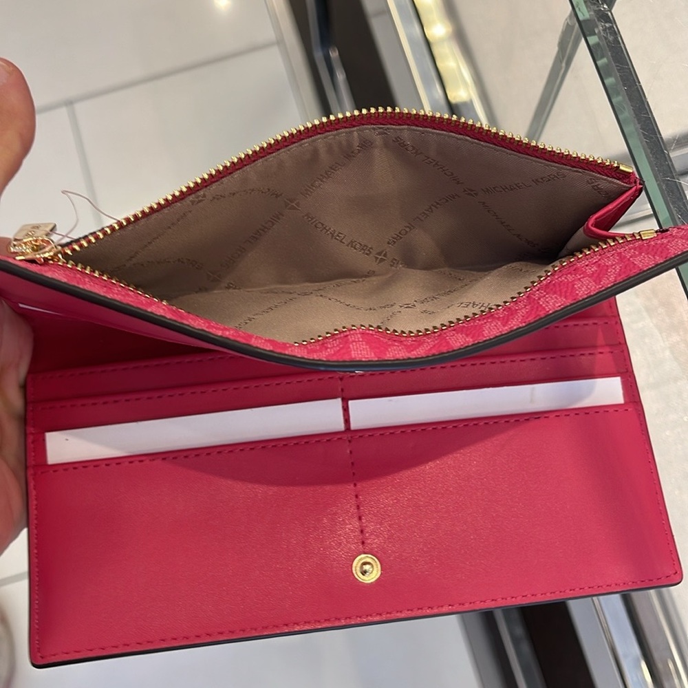 MICHAEL KORS
Reed Large Snap Signature Wallet
Electric Pink 
NWT - Picture 3 of 16